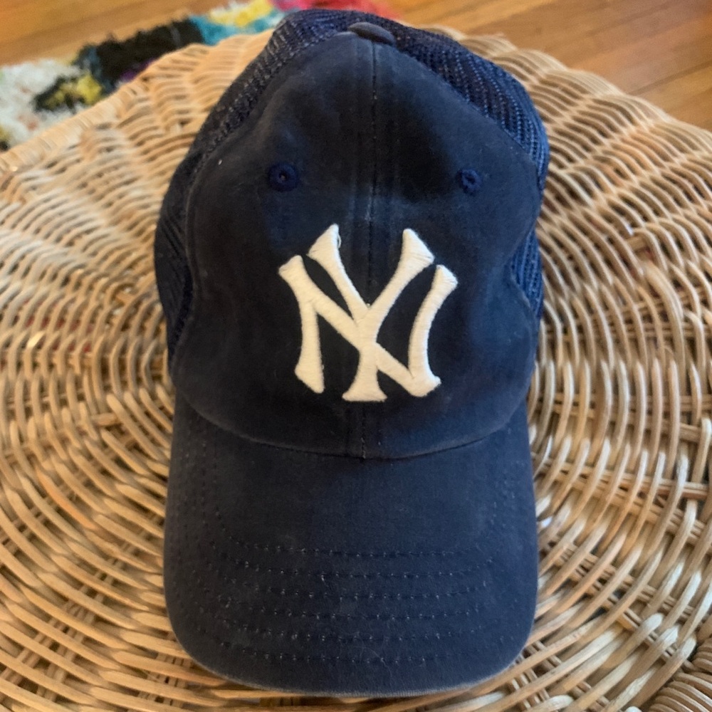 New York Yankees blue baseball hat
